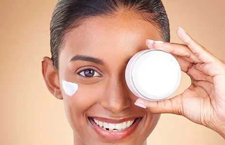Vitiligo İçin Önerilen Tıbbi Kremler: Etkileri, Kullanım Şekilleri ve Bilimsel Dayanaklar